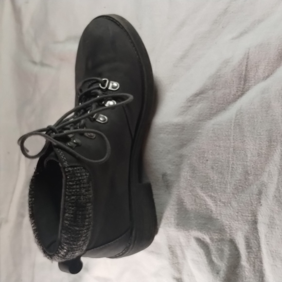 Woman's Boots Size: 7 Color: Black & Grey fabric Manufacturer: Rocket Dog - Picture 2 of 13